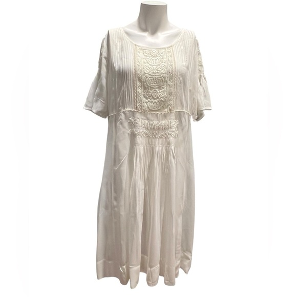 Elegant Cream Embroidered Dress - Picture 3 of 9